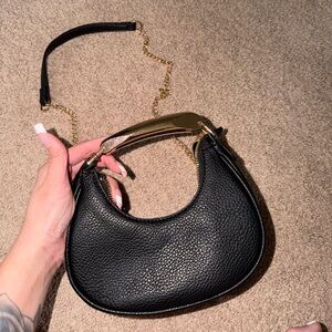 Fashion Nova Black Pebbled Shoulder Bag with Gold Chain